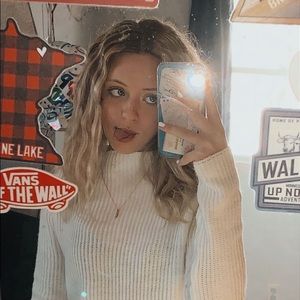 Meet your Posher, Ava